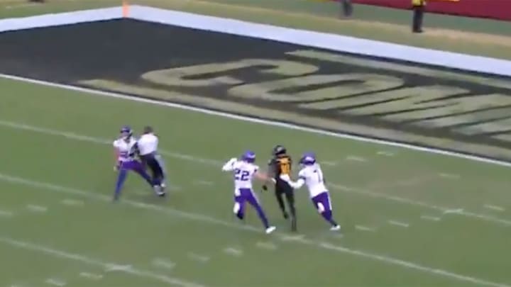 Official Blocks Vikings Defender on Commanders’ Long TD Pass (Video)