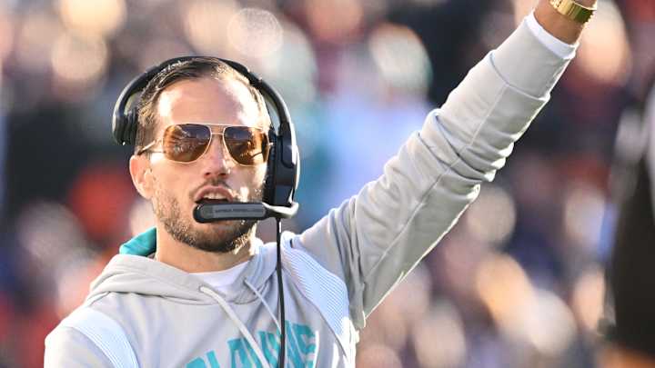 Mike McDaniel Says He Told Justin Fields to ‘Stop Scrambling’