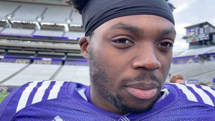 Husky LB Edefuan Ulofoshio on Facing the Ducks: 'It's Just Personal' Husky LB Edefuan Ulofoshio on Facing the Ducks: 'It's Just Personal'