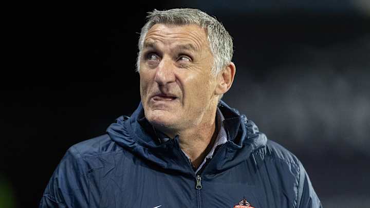 Tony Mowbray admits Sunderland 'can't compete' with top Championship clubs on wages