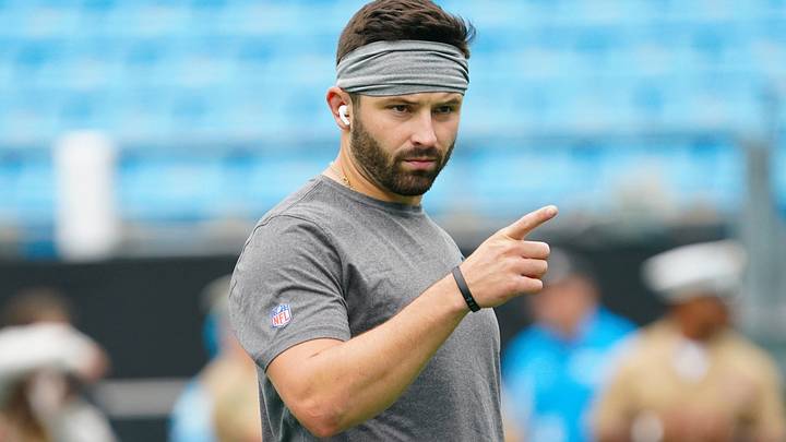 Baker Mayfield Headbutts Teammates to Celebrate ‘TNF’ Win Baker Mayfield Headbutts Teammates to Celebrate ‘TNF’ Win