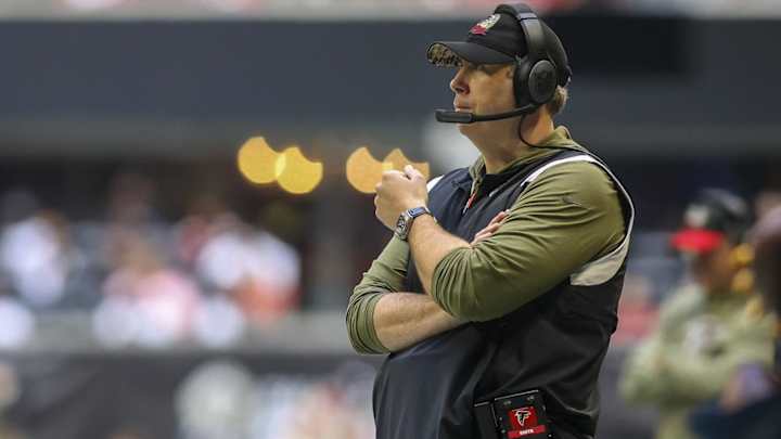 Falcons’ Smith Sidesteps Question on Potential Quarterback Change