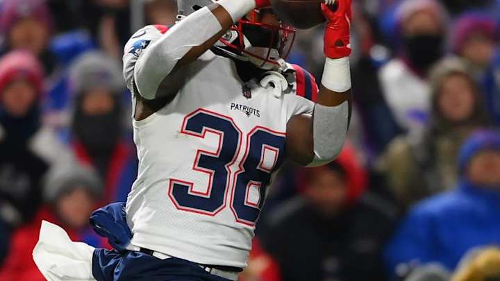 Patriots Trio Injured, But Take 7-3 Lead on Cardinals