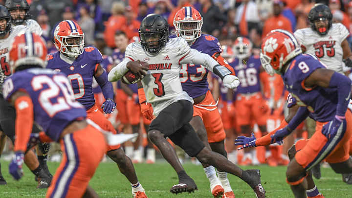 Louisville Falls at Clemson, Snap Four-Game Win Streak Louisville Falls at Clemson, Snap Four-Game Win Streak