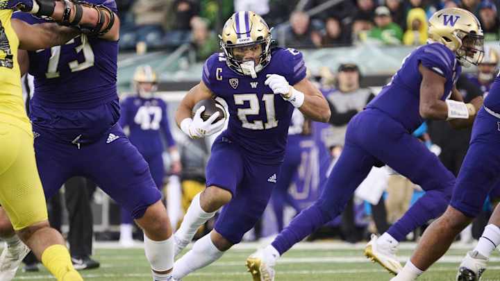 Huskies Pull Out Game for the Ages at Autzen, Upset Ducks 37-34