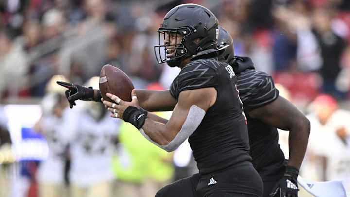 D.C. Defenders Select Louisville LB MoMo Sanogo in 2023 XFL Rookie Draft D.C. Defenders Select Louisville LB MoMo Sanogo in 2023 XFL Rookie Draft