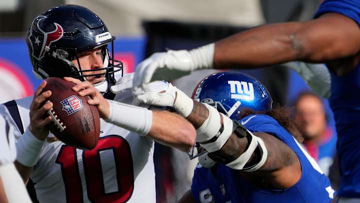 Texans and Stale Offense Trail Giants at Halftime