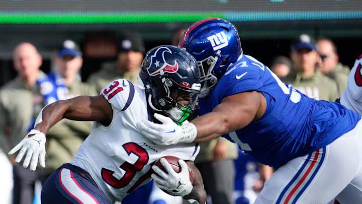 Texans vs. Giants Notebook: Lovie Smith Defends Dameon Pierce