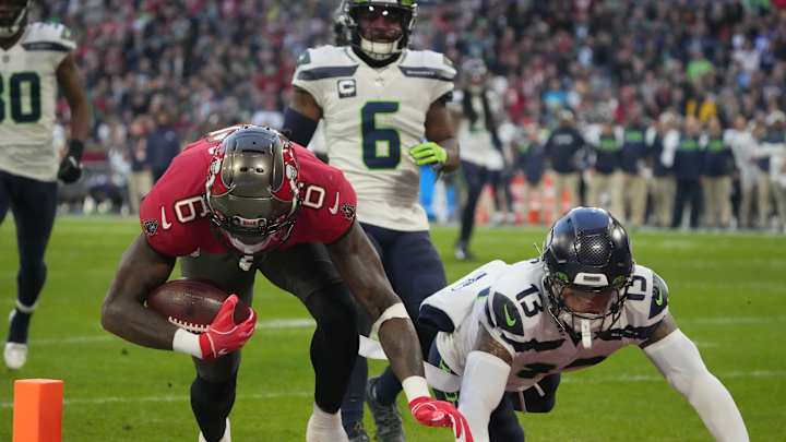 Jet-Lagged Seahawks Sluggish in Munich, Trail Bucs at Halftime
