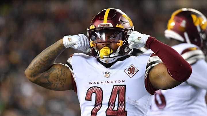 Eagles Fall From the Ranks of the Unbeaten, Lose to Commanders, 32-21 Eagles Fall From the Ranks of the Unbeaten, Lose to Commanders, 32-21