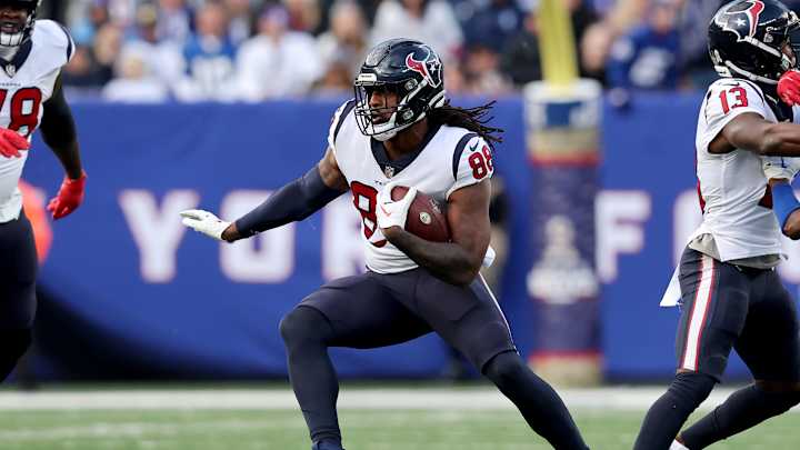 Texans Positive: 'Faith' in TE Jordan Akins, Says Coach Lovie Smith