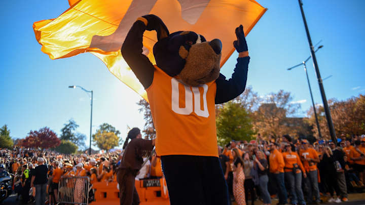 Look: Tennessee Unveils New Alternate Uniform Combo For Road Contest With South Carolina