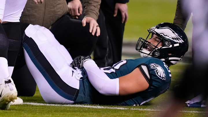 Eagles TE Dallas Goedert Suffers Severe Shoulder Injury on ‘MNF’