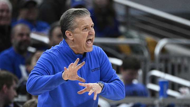 Izzo Runs Laps Around Calipari Late In Cats' Double-OT Defeat to Michigan State Izzo Runs Laps Around Calipari Late In Cats' Double-OT Defeat to Michigan State