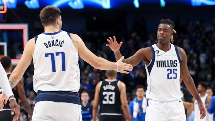 Mavs Step Back: Doncic, Bullock Clutch as Dallas Moves to 5th in West Mavs Step Back: Doncic, Bullock Clutch as Dallas Moves to 5th in West