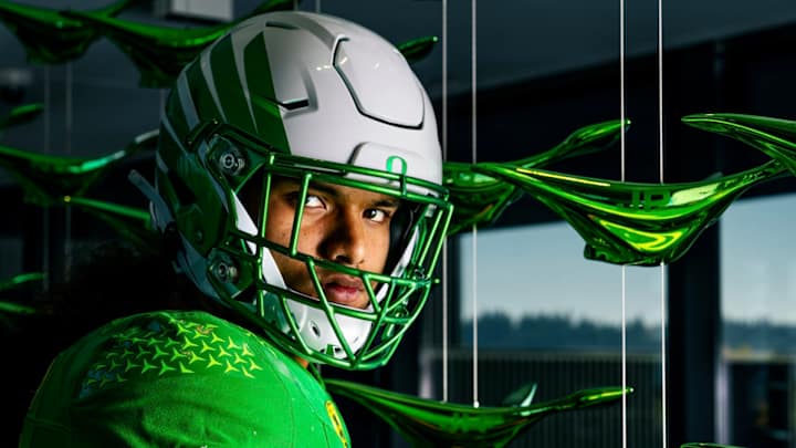 LOOK: Oregon Unveils Uniforms for Clash With Utah LOOK: Oregon Unveils Uniforms for Clash With Utah