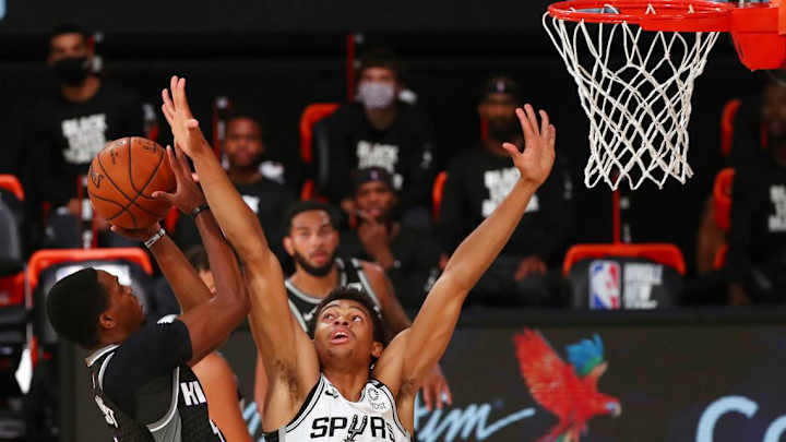 Spurs vs. Kings: 2 Big Things to Watch