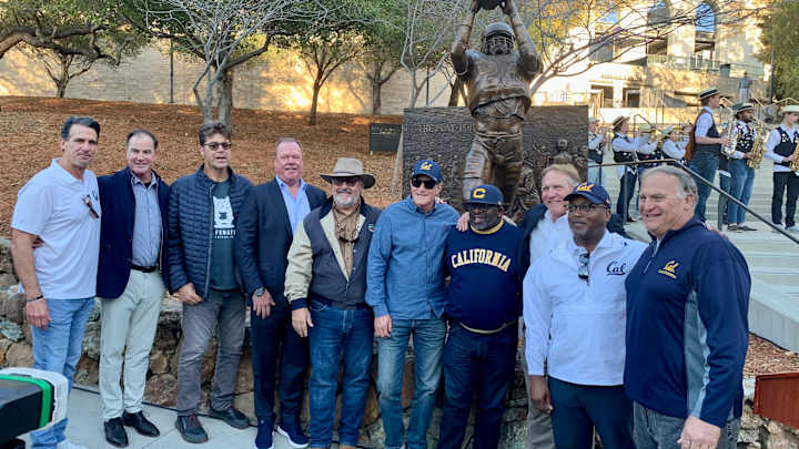Kevin Moen and The Play Immortalized With Statue in Front of Memorial Stadium Kevin Moen and The Play Immortalized With Statue in Front of Memorial Stadium