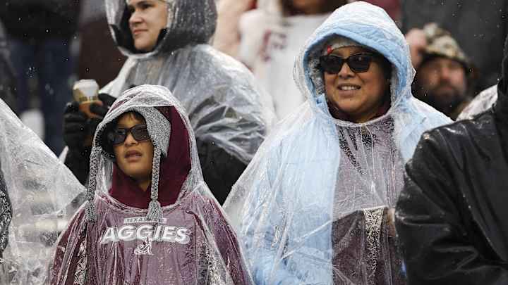 Texas A&M Stands Empty Out After Aggies’ Tepid Start vs. UMass (Video)