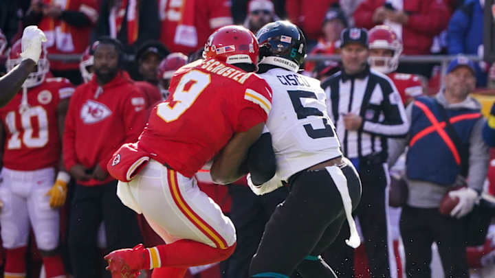 NFL Fines Jaguars’ Andre Cisco for Hit on Chiefs’ WR JuJu Smith-Schuster