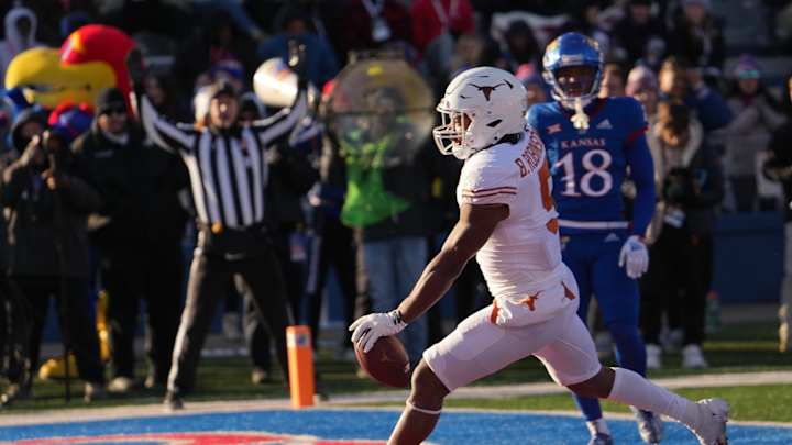 Bijan Robinson Leads Longhorns to Blowout of Kansas in Lawrence Bijan Robinson Leads Longhorns to Blowout of Kansas in Lawrence