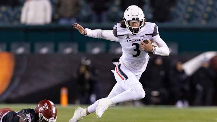 Final Huddle: Cincinnati Bearcats Stifle Temple 23-3 Final Huddle: Cincinnati Bearcats Stifle Temple 23-3