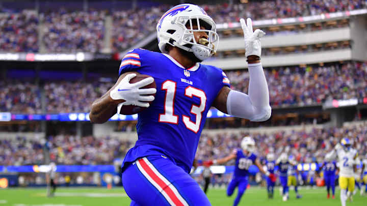 Bills’ Gabe Davis Tosses His Dog Into Snowbank (Video)