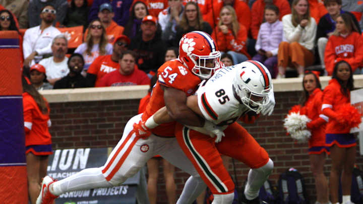Jeremiah Trotter Jr. Settles in as Clemson's Defensive QB, Playmaker