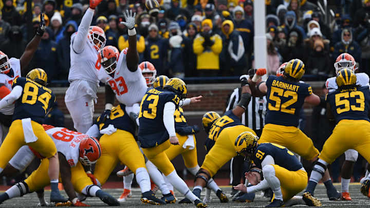 WATCH: Michigan's Locker Room Greets Moody After Game-Winner