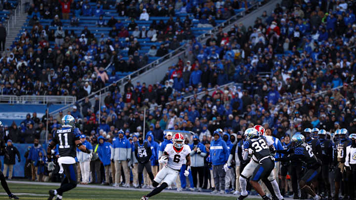 PHOTOS: Georgia Survives a Cold Kentucky Road Game