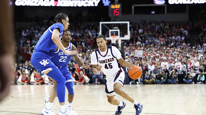 Gonzaga beats Kentucky behind Rasir Bolton's 24 points Gonzaga beats Kentucky behind Rasir Bolton's 24 points