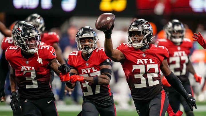 Fighting Falcons Finish with Flurry, Keep Season Alive vs. Bears Fighting Falcons Finish with Flurry, Keep Season Alive vs. Bears