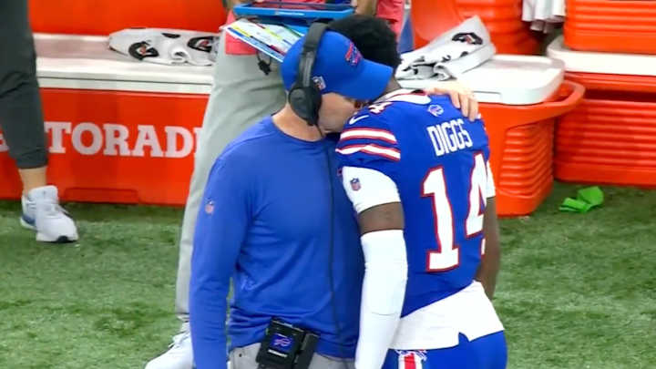 Bills Stefon Diggs' Sideline Huddle with Coach Sean McDermott: What'd They Say?