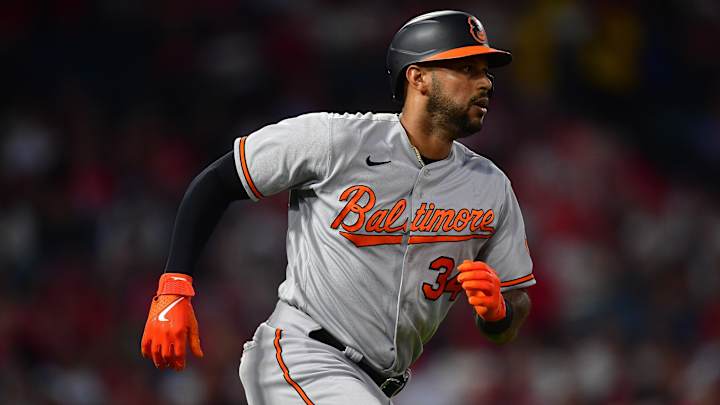 Aaron Hicks Reveals Why He Signed With Angels, Clarifies Comments About Being Everyday Outfielder