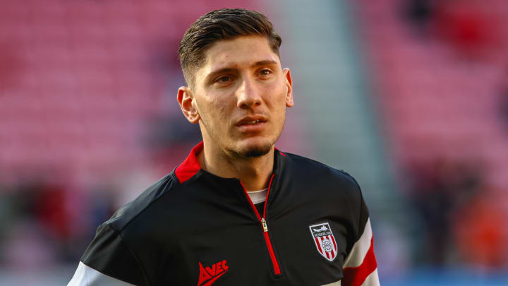 Sunderland take 'unique opportunity' to loan Nectarios Triantis to Hibernian