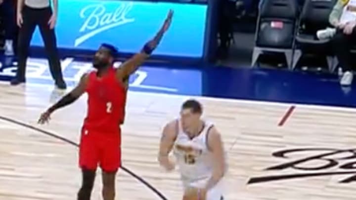 Nikola Jokić Made Deandre Ayton Look So Silly With the Best Pump Fake of the NBA Season Nikola Jokić Made Deandre Ayton Look So Silly With the Best Pump Fake of the NBA Season