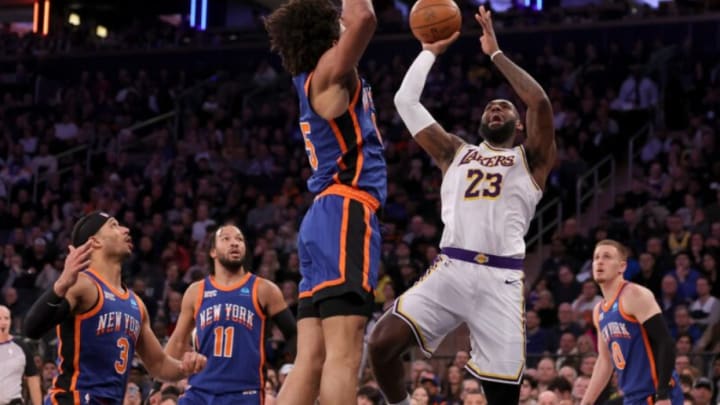 Dirty Laundry? Insider Hints Knicks Towel Sent Message About LeBron James' Future