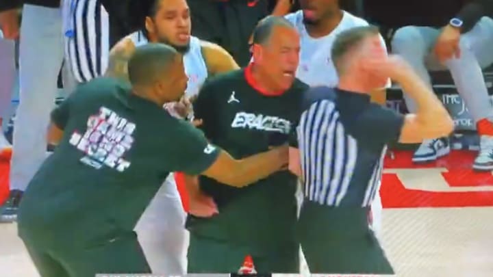 Houston’s Kelvin Sampson Had the Most Heated Ejection of the College Hoops Season
