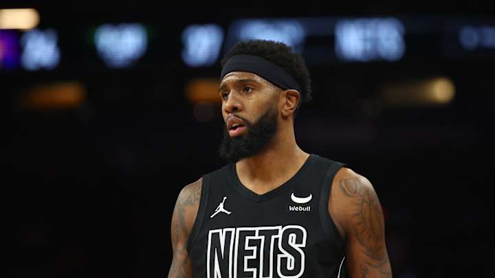 Suns Trade Four Players; Acquire Royce O'Neale From Nets Suns Trade Four Players; Acquire Royce O'Neale From Nets