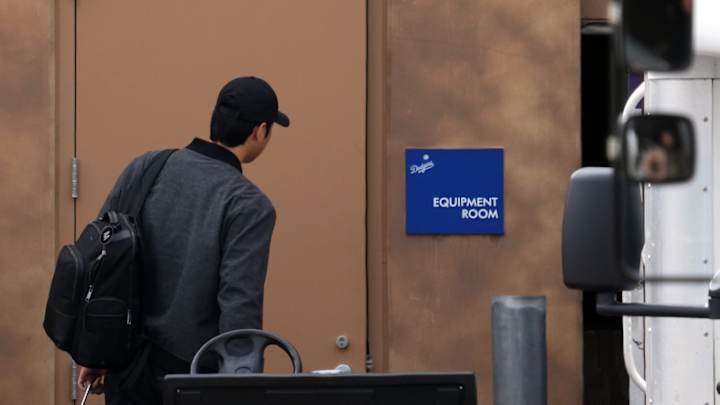 Snow Sculpture of Shohei Ohtani and His Dog Going Viral as Dodgers ST Opens Snow Sculpture of Shohei Ohtani and His Dog Going Viral as Dodgers ST Opens