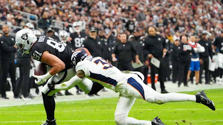 PFF: Broncos 'Potential Landing Spot' for Raiders TE Austin Hooper