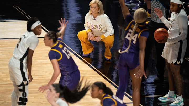 LSU's Kim Mulkey Defends Comments Following South Carolina Skirmish LSU's Kim Mulkey Defends Comments Following South Carolina Skirmish