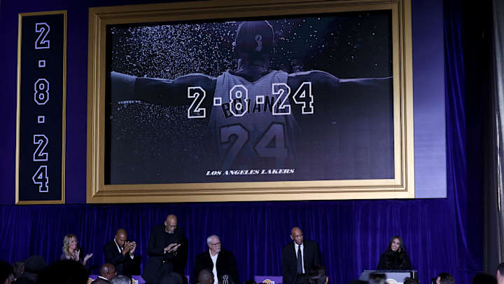 Lakers News: Derek Fisher Speaks Glowingly Of Kobe Bryant's Leadership At Statue Unveiling