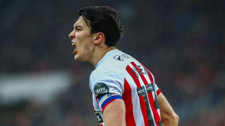 Sunderland boss calls for his side to be 'relentless' in play-offs pursuit