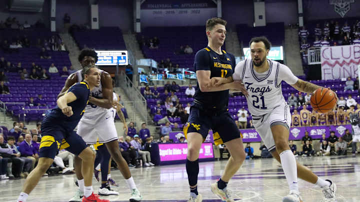 Big 12 Men’s Basketball Midweek Rundown: Kansas’ Road Woes Continue Big 12 Men’s Basketball Midweek Rundown: Kansas’ Road Woes Continue