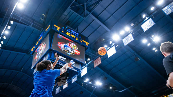 Game Primer & LIVE Blog: How to Watch, Key Players and Important Information for Cincinnati at Kansas