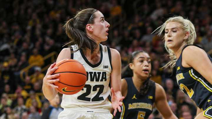 Caitlin Clark Sets All-Time Scoring Record Caitlin Clark Sets All-Time Scoring Record