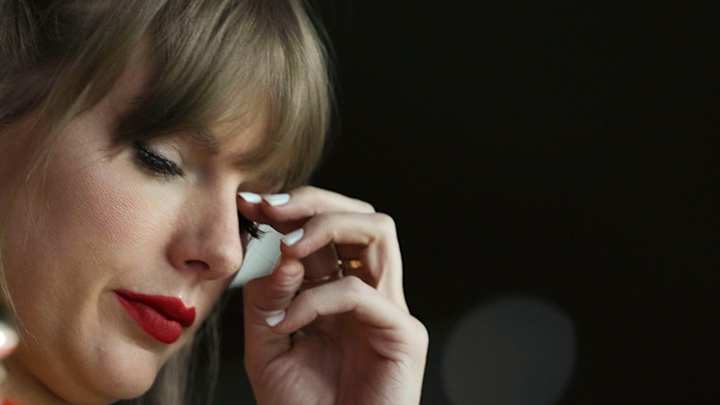 Taylor Swift Donates $100,000 to Family of Woman Killed in Shooting at Chiefs Parade