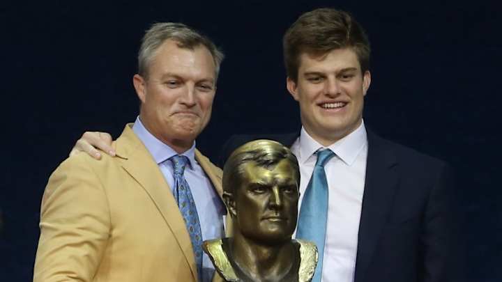 Fisch Adds Another Prominent NFL Name to His Husky Coaching Staff