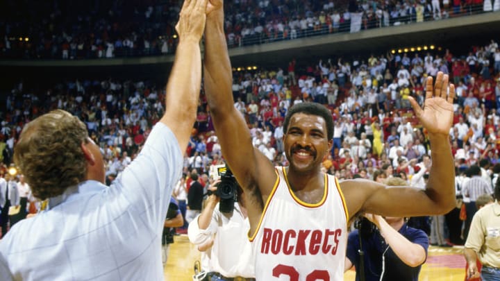 Magic Johnson Pays Homage to Rockets Legend Robert Reid Magic Johnson Pays Homage to Rockets Legend Robert Reid